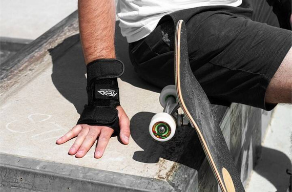 Apărători de încheieturi REKD Negru S