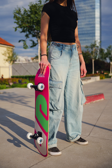 Skateboard complet Urban Sports cu logo roz 8.0"